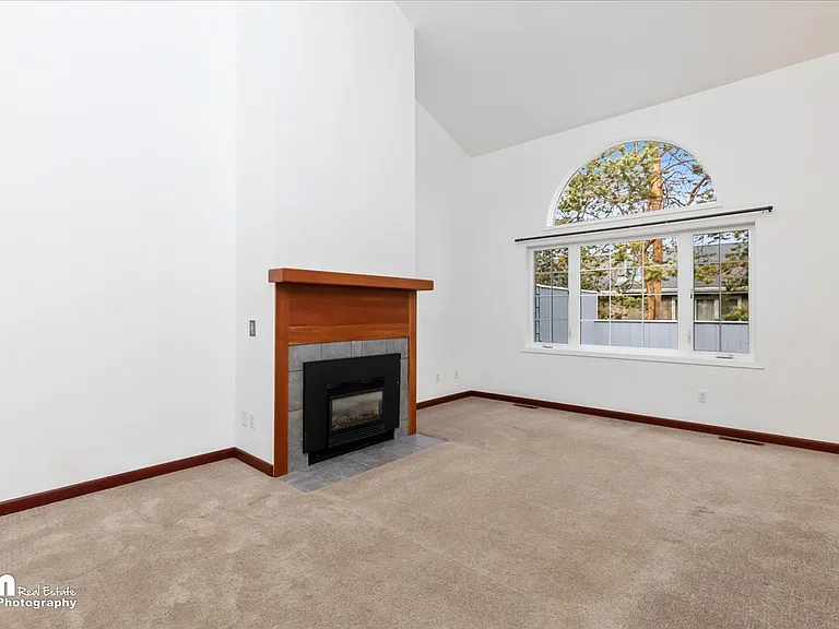 1831 Commodore Dr — Photo 2