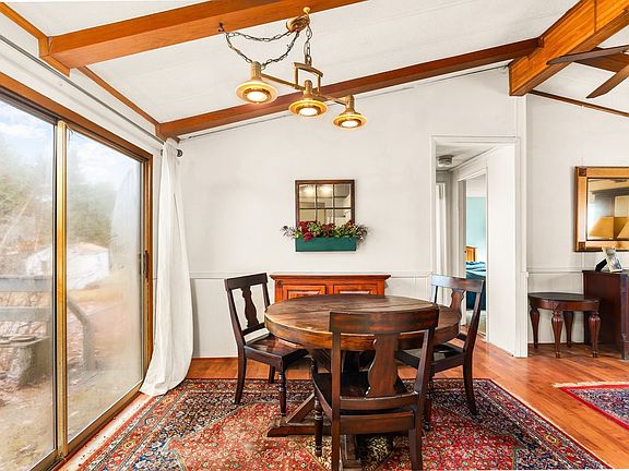 4th image of 24 Carol Cir