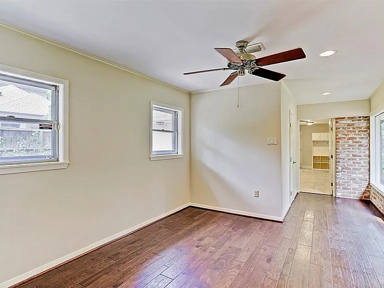 10626 Fairlane Dr — Photo 14