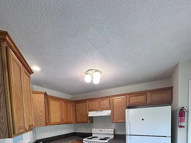 808 Sandy Ct — Photo 2