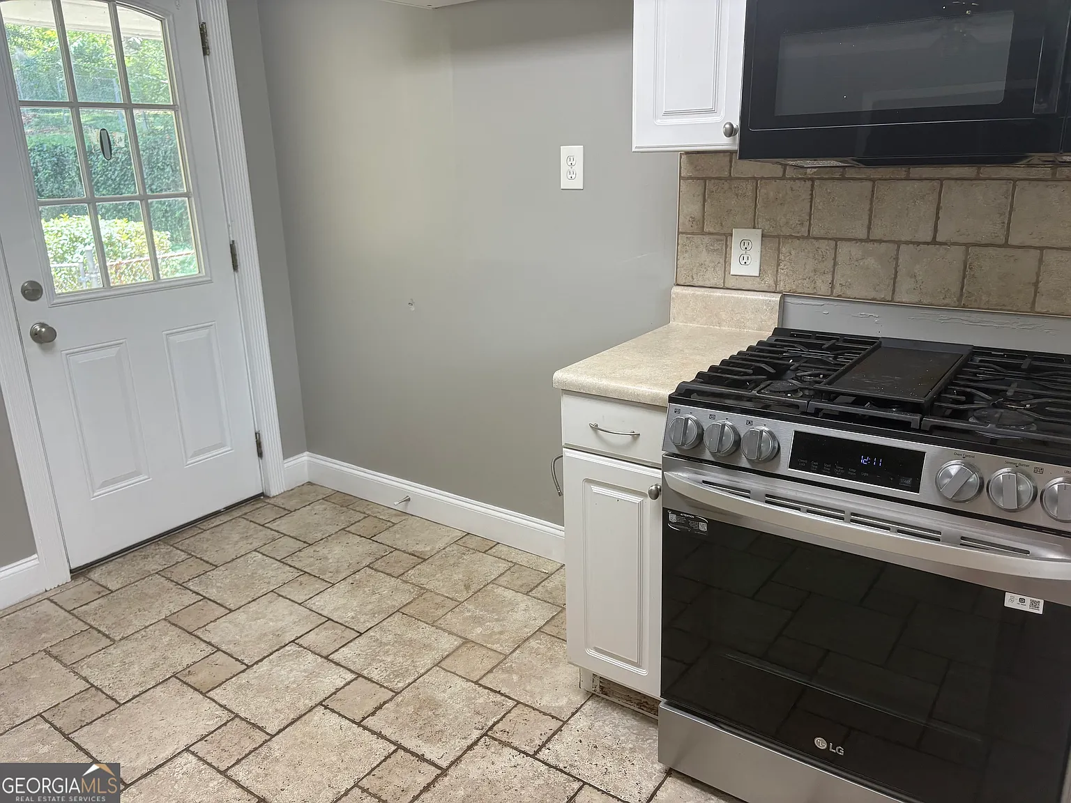 3 bed, 2.0 bath, 1500 sqft, $1,500 — Photo 3