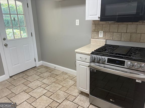 3rd image of 2829 Maple Rd SE