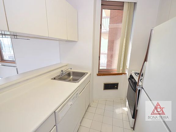 5th image of 235 E 40th St APT 22B