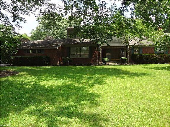 2nd image of 1018 Melwood Dr NE