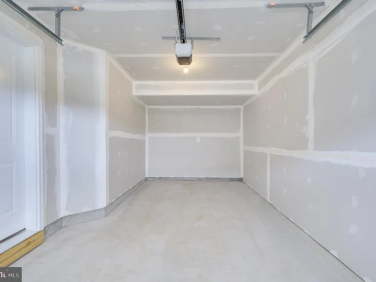 519 Fontana Cir — Photo 40