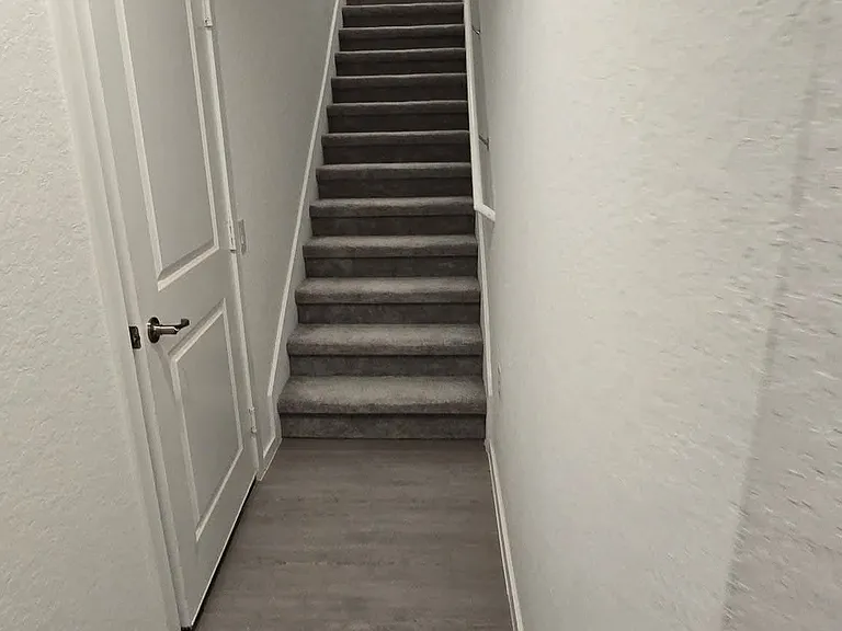 STAIRS TO LOFT