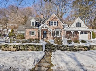 5 Halliwell Dr, Stamford, CT 06902