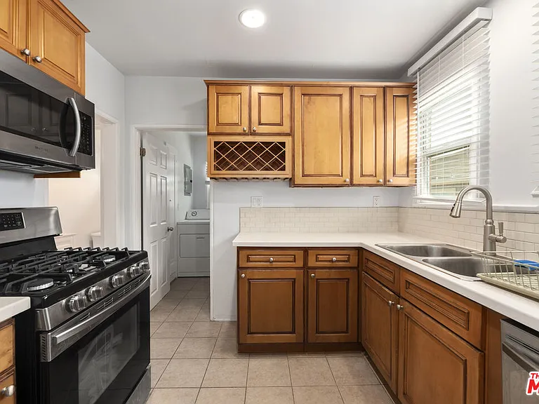 1417 Rock Glen Ave — Photo 3