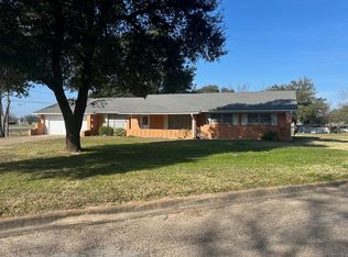 910 S Varella St, Mexia, TX 76667