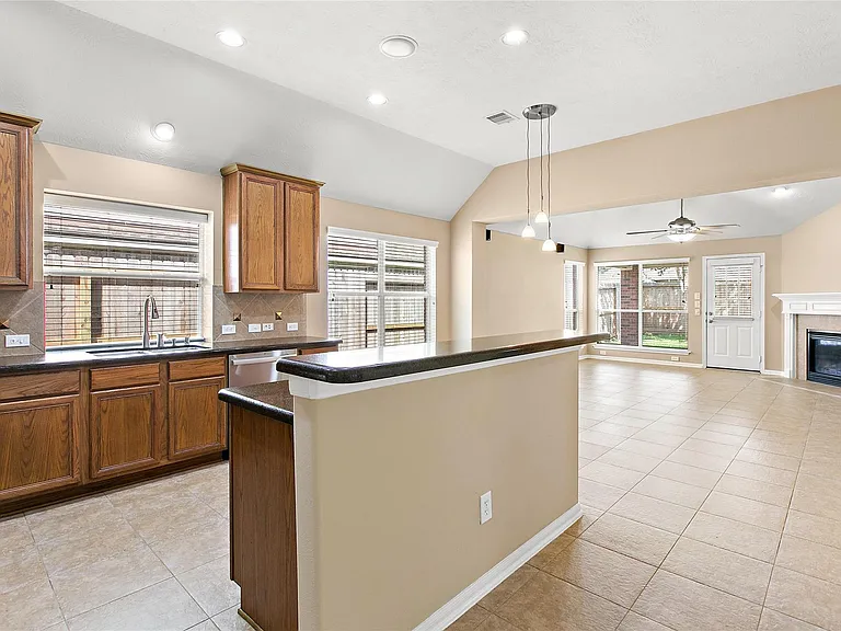 30411 Deleon Fields Dr — Photo 7