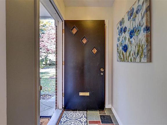 4th image of 40 Wriston Dr
