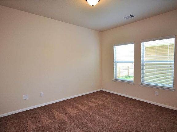4th image of 1704 Claremont Garden Cir
