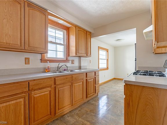 4th image of 1154 Roslyn Ave SW