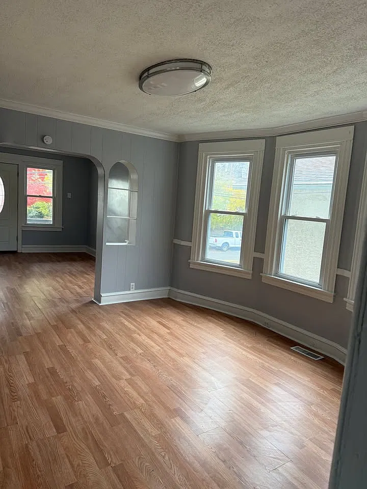 3 bed, 1342 sqft, $2,050 — Photo 2