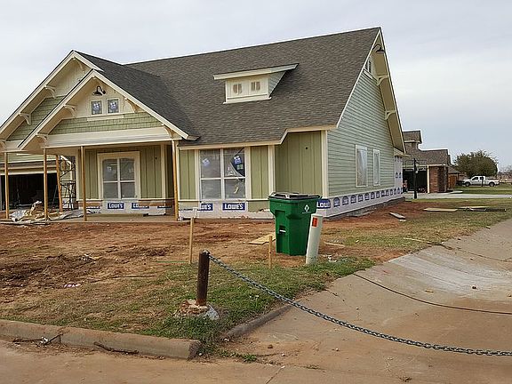 2nd image of 105 Vineyard Ct
