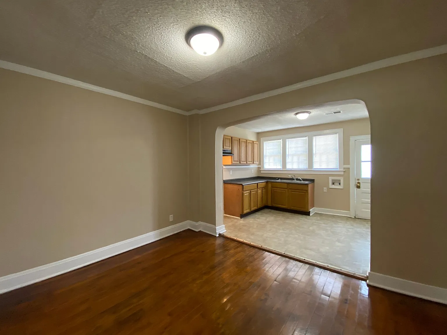 748 N McNeil St — Photo 2