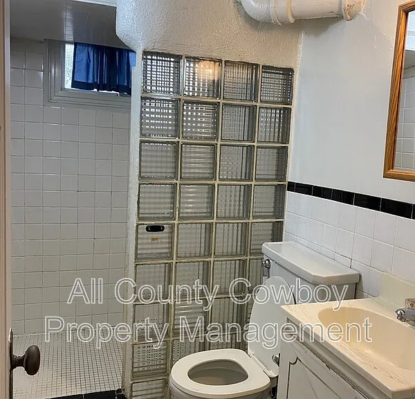 310 S 12th St #A — Photo 6
