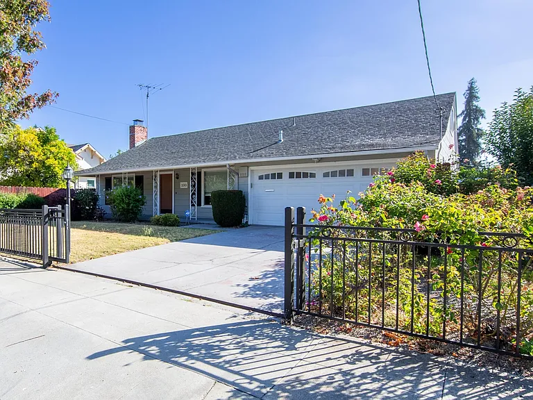 330 Beverly Ave — Photo 2