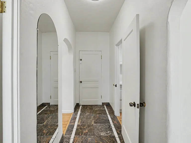 611 E 20th St #202 — Photo 18
