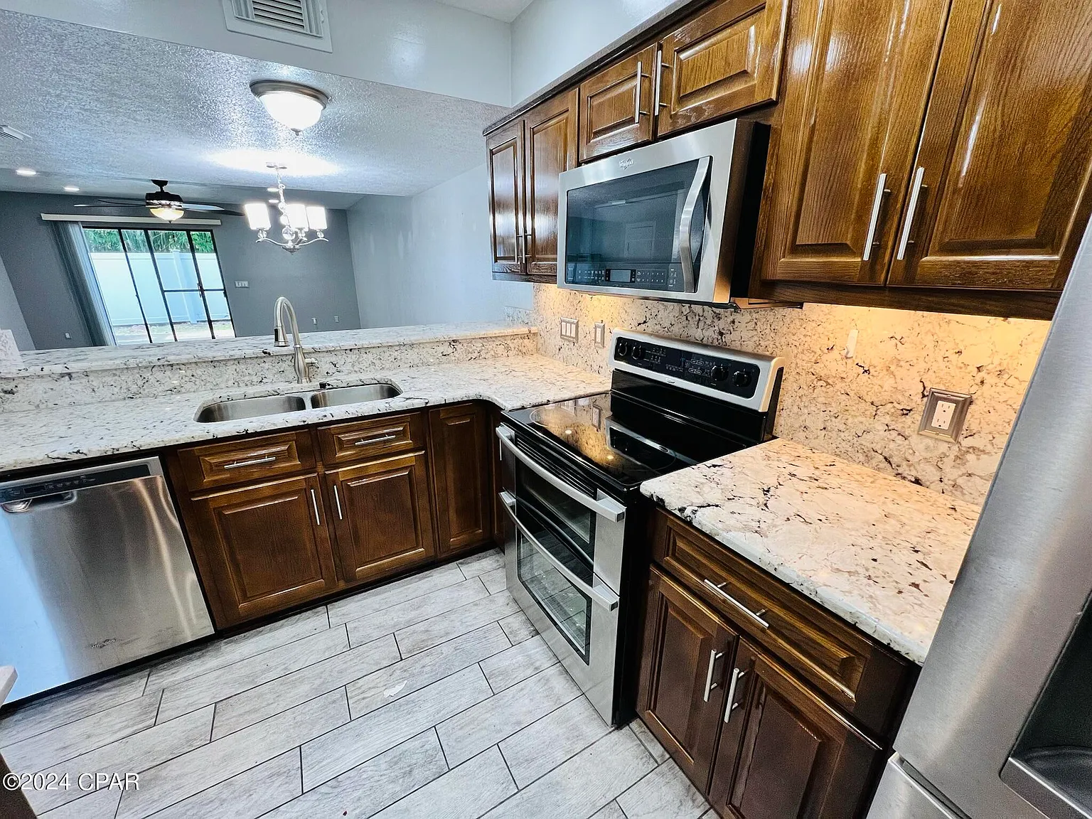 2 bed, 1.5 bath, 1200 sqft, $1,950 — Photo 2