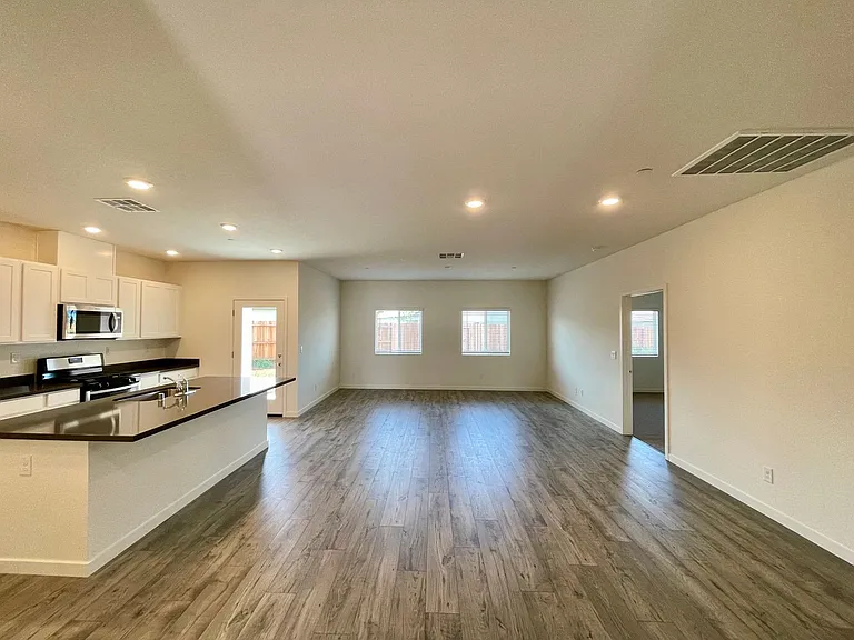 754 Tamarack Ct — Photo 13