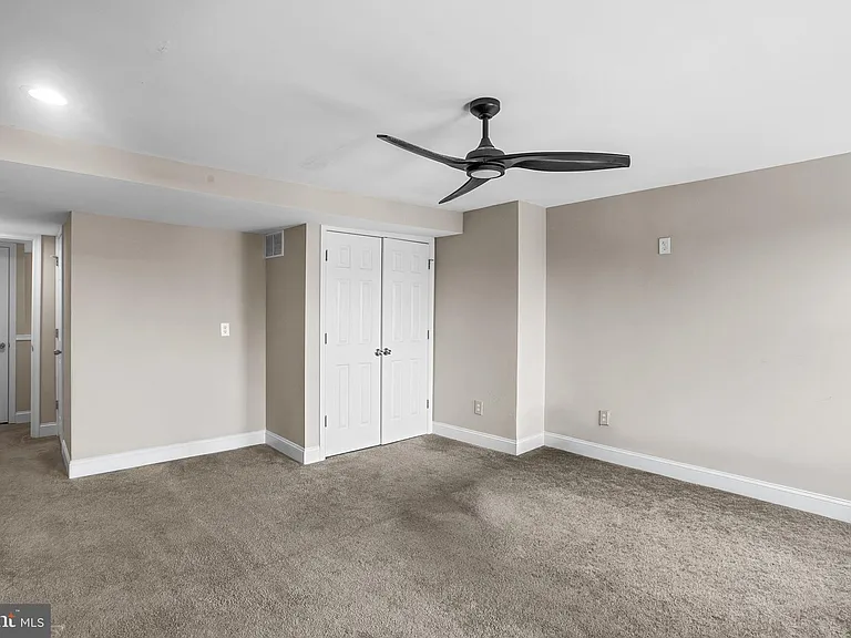 110 S Calhoun St — Photo 36