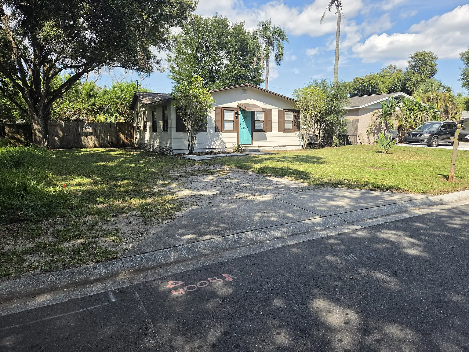 3 bed, 850 sqft, $2,000 — Photo 2