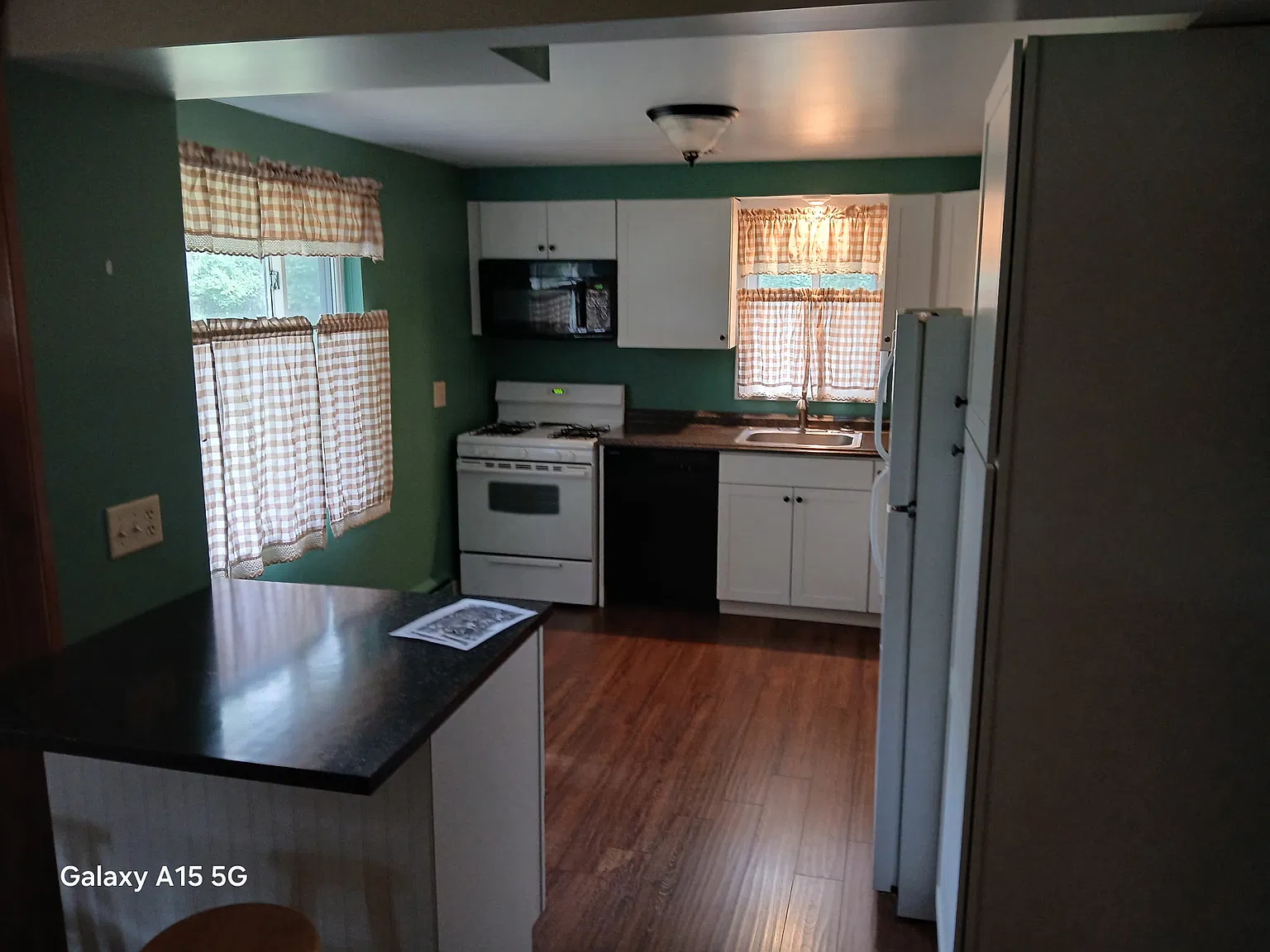 3 bed, 1.5 bath, 1136 sqft, $1,700 — Photo 2