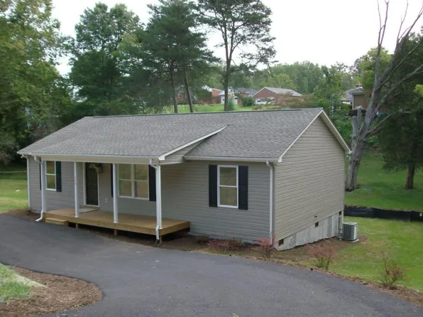 299 Oak St, Rocky Mount, VA 24151