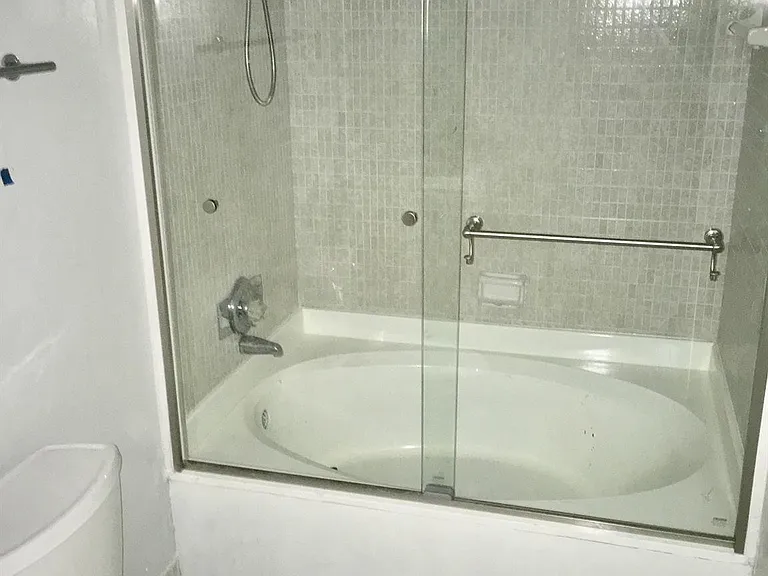 800 Parkview Dr #411 — Photo 13
