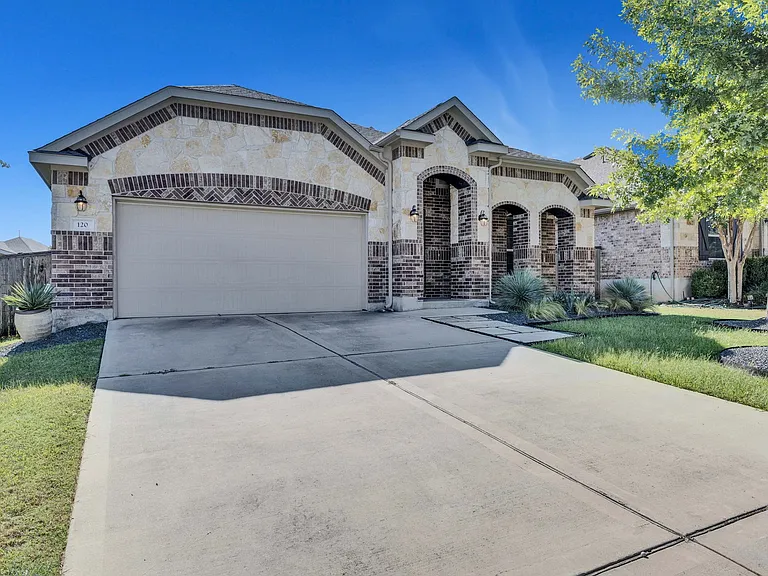120 Lily Turf Cv — Photo 1