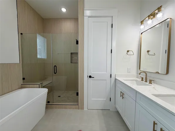 8916 Sunshine Laverne Ln, Houston, TX 77080