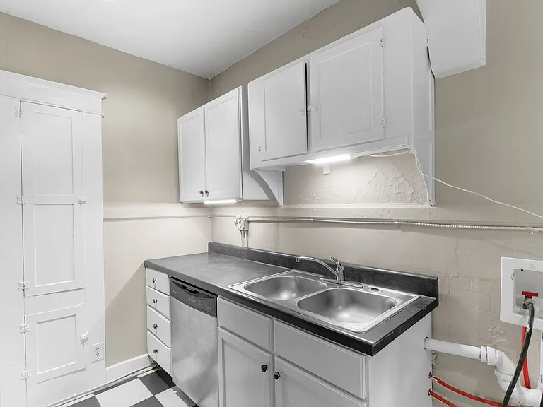 Flanagan Flats — Photo 12