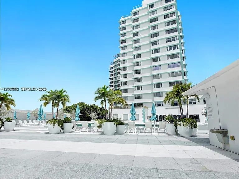 5255 Collins Ave #7G — Photo 16