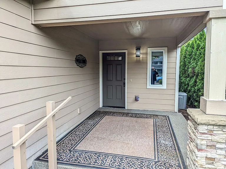 407 & 409 Madrona Ave SE — Photo 2