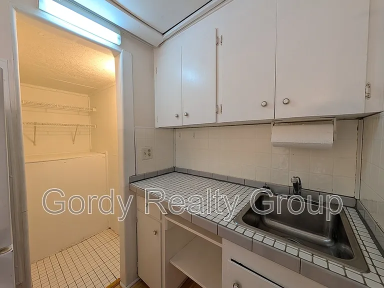 2941G N Green St — Photo 7