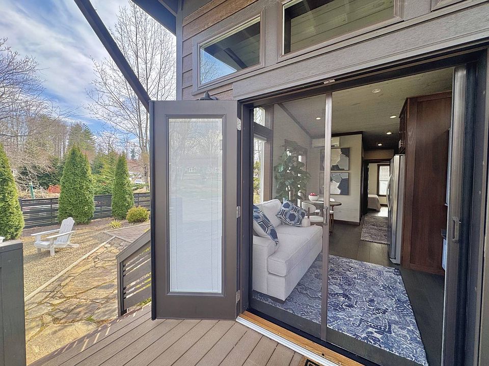 7th image of 181 Drifting Brook Ln