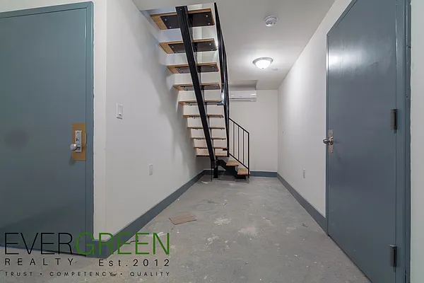 Rented by Evergreen Apartments BK | media 33