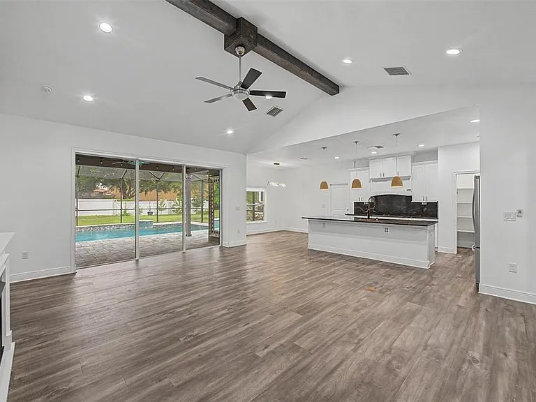 606 Royal Crest Dr — Photo 16