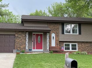 32 Meander Pike, Chatham, IL 62629