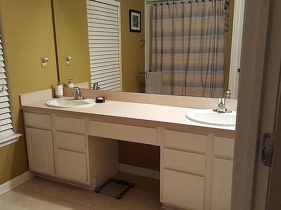 3rd image of 4234 Highwood Dr
