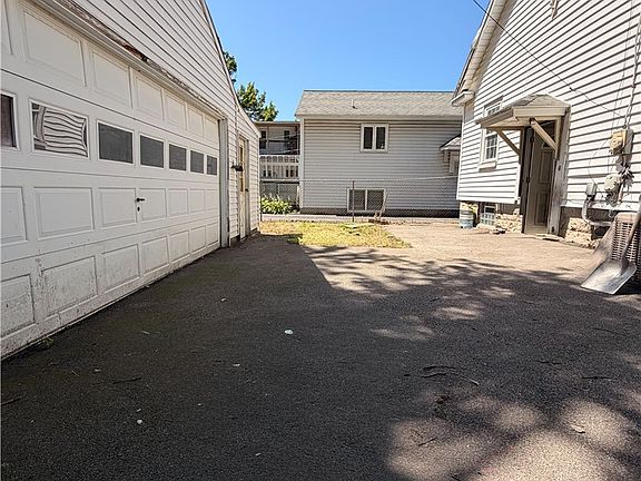 4th image of 799 Atlantic Ave