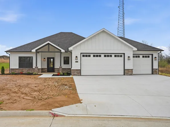 1332 Kiowa Ct, Boonville, MO 65233