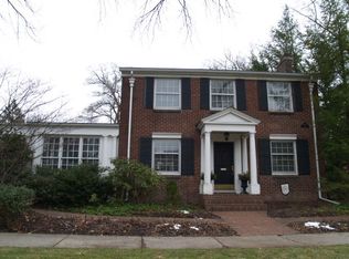 26110 Dundee Rd, Huntington Woods, MI 48070