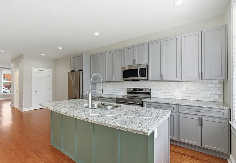 2215 E Biddle St — Photo 5