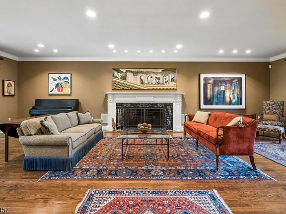 5th image of 9 Canterbury Ln