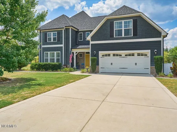 419 Goldenleaf Circle, Whispering Pines, NC 28327