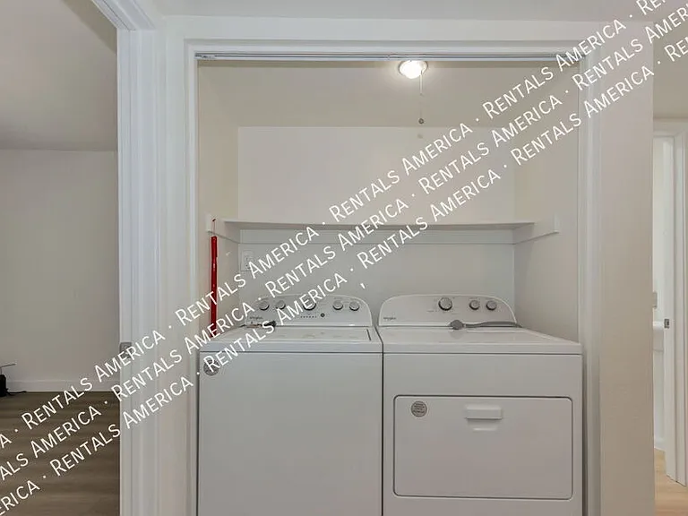 1816 E Iowa St — Photo 8