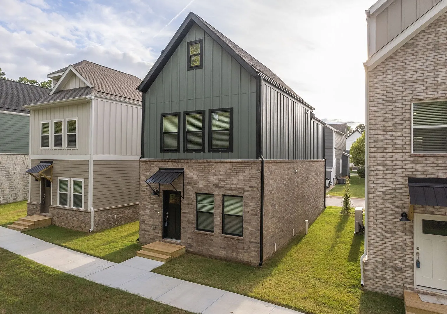 Brand New 2 BR Townhomes — Photo 3