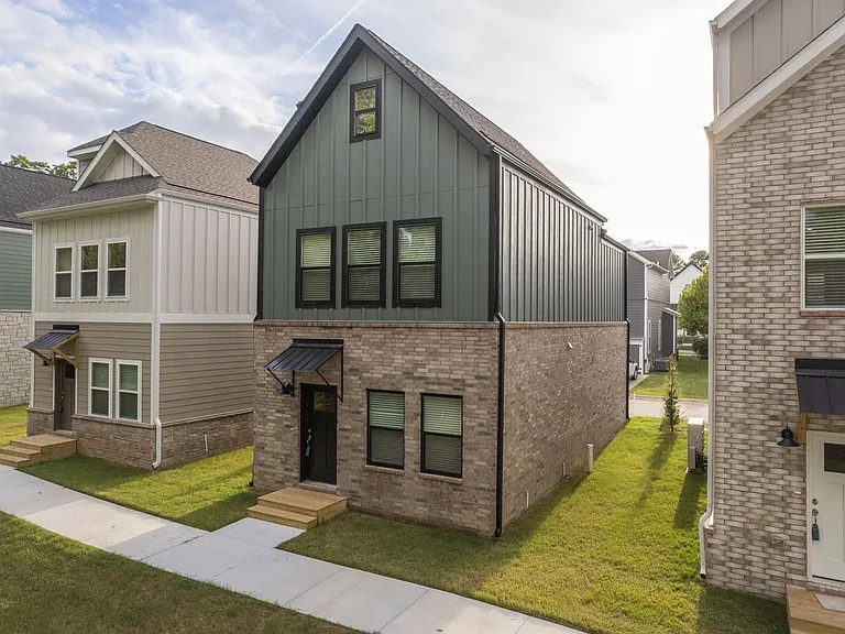 1315 S Van Buren Ave — Photo 3